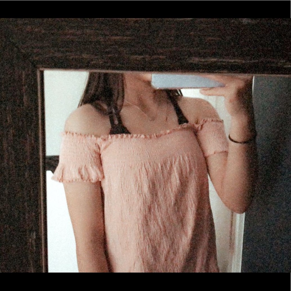 Off the shoulder - Picture 3 of 3